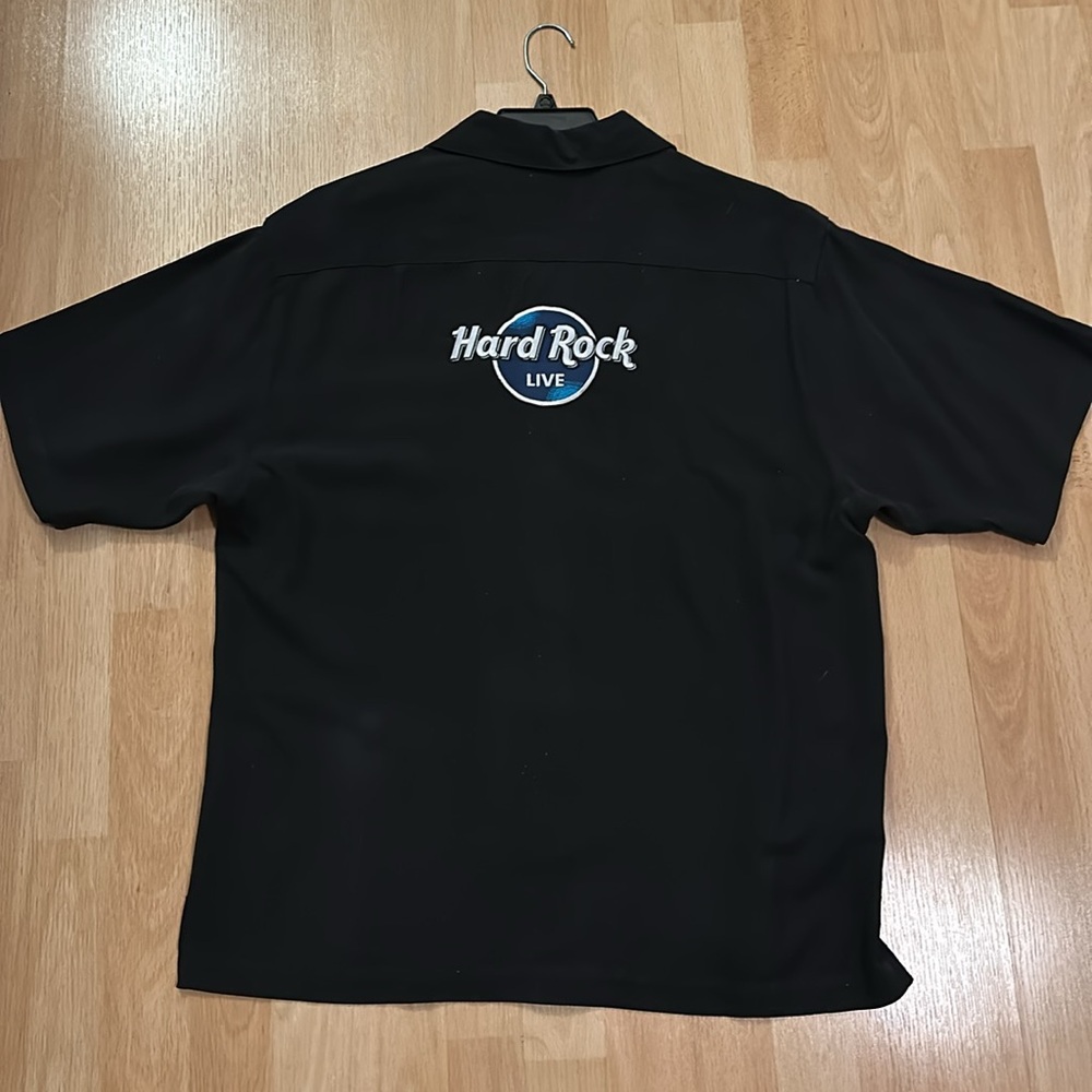 NWT 100% Silk Men’s Black Button Down Shirt Hard Rock Embroidered Short Sleeves